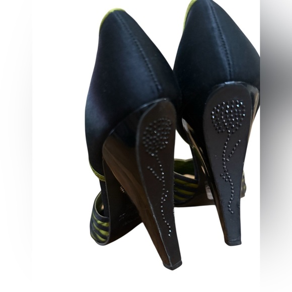 Y2k Vintage Betsey Johnson Black and Green Flats with Modern Silhouette - Picture 5 of 5